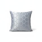 Almofada Decorativa Cinza Acetinada com Padrão Geométrico Elegante
